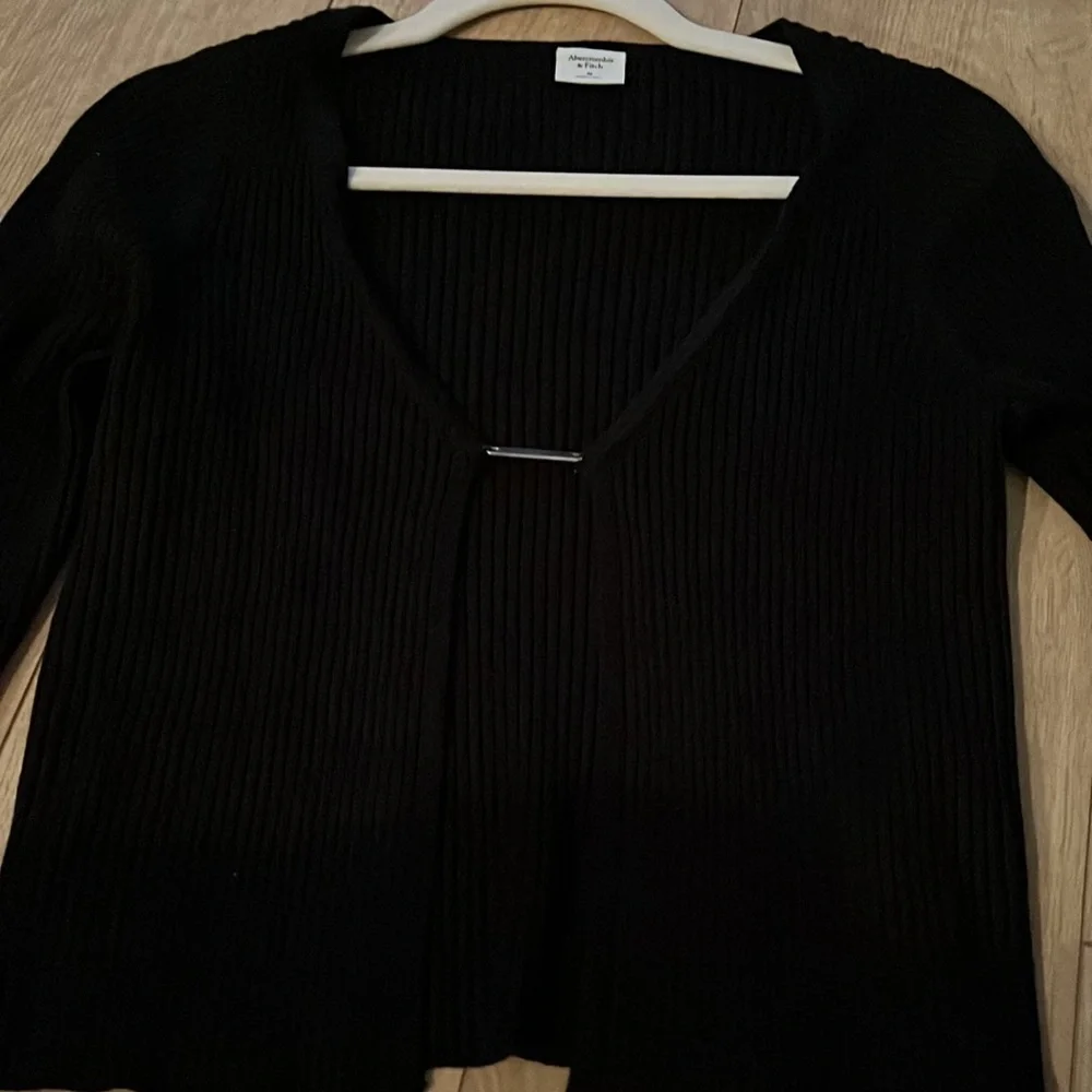 Abercrombie black cout sweater - Picture 2 of 2